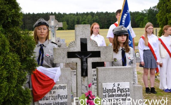 Uroczyste odsłonięcie tabliczki IPN na grobie Wawrzyna Pyssy w Ludomach